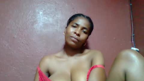 Snapshot of rovaelyah chatting on January 2026 06:00:02 PM rovaelyah online show from January 2026 06:00:02 PM