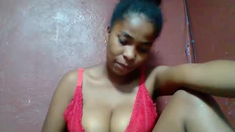 Snapshot of rovaelyah chatting on January 2026 05:06:01 PM rovaelyah online show from January 2026 05:06:01 PM