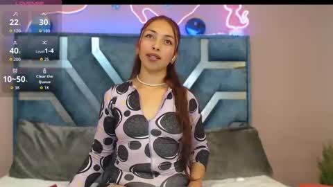 Snapshot of roxan_fox_ chatting on April 2026 02:49:02 AM Roxane online show from April 2026 02:49:02 AM