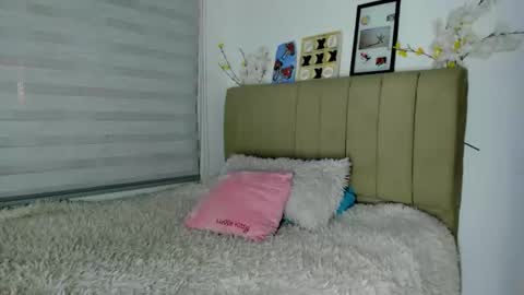 Snapshot of roxan_ne chatting on January 2025 03:31:01 AM Roxx online show from January 2025 03:31:01 AM