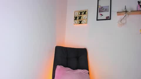 Snapshot of roxan_ne chatting on October 2025 10:23:02 AM Roxx online show from October 2025 10:23:02 AM