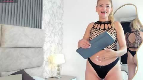 roxana sins online show from October 2025 02:49:01 PM