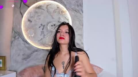 roxanaborns online show from November 2025 01:11:01 PM