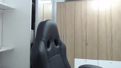 Snapshot of roxanalove7 chatting on January 2025 02:43:02 AM Roxana online show from January 2025 02:43:02 AM