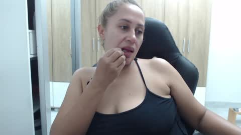 Snapshot of roxanalove7 chatting on January 2025 11:22:01 PM Roxana online show from January 2025 11:22:01 PM