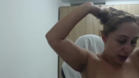 Snapshot of roxanalove7 chatting on September 2025 02:25:01 AM Roxana online show from September 2025 02:25:01 AM