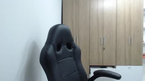 Roxana online show from June 2026 03:25:01 AM