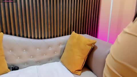  ROXANNA online show from May 2026 01:05:02 PM