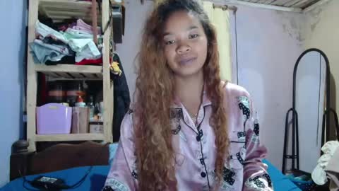 roxanne_98 online show from May 2026 05:03:02 AM