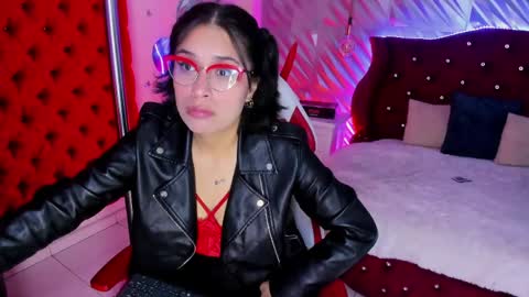 roxanne_han online show from April 2026 12:18:01 PM