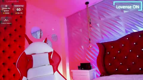 roxanne_han online show from April 2026 12:00:01 PM