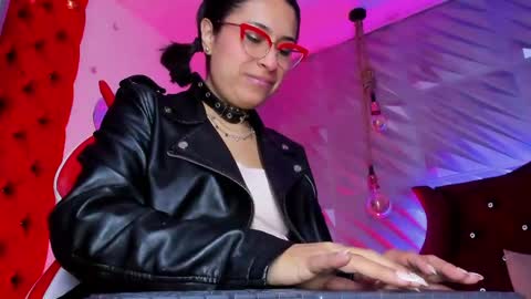 roxanne_han online show from May 2026 12:14:02 PM