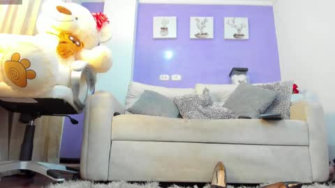 Snapshot of roxanneevans_ chatting on September 2025 01:02:01 PM Roxanne evans Schedule 700 -1400GTM-5 online show from September 2025 01:02:01 PM