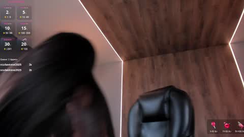 Roxanne Hill  online show from December 2024 06:27:01 PM