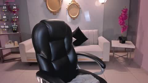 Roxanne Hill  online show from February 2025 02:03:01 AM