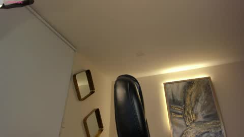 Roxanne Hill  online show from May 2026 11:42:02 AM