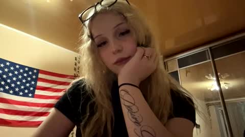 Snapshot of roxanneleaton chatting on February 2026 03:21:01 PM Molly online show from February 2026 03:21:01 PM