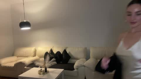 Roxy online show from May 2026 09:52:01 PM
