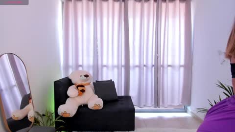  R O X I E  online show from January 2025 03:36:01 PM