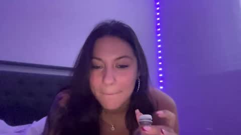 Snapshot of roxie_v chatting on October 2025 07:51:01 PM Roxie online show from October 2025 07:51:01 PM