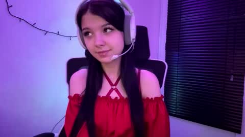 Snapshot of roxiepiurkowski chatting on January 2026 04:12:02 PM Hana online show from January 2026 04:12:02 PM