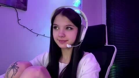 Snapshot of roxiepiurkowski chatting on February 2026 02:32:02 PM Hana online show from February 2026 02:32:02 PM