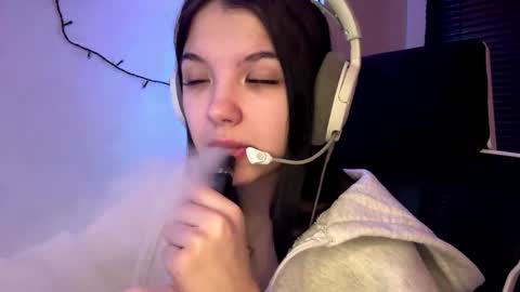 Snapshot of roxiepiurkowski chatting on February 2026 03:07:01 PM Hana online show from February 2026 03:07:01 PM