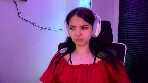 Snapshot of roxiepiurkowski chatting on February 2026 07:14:02 PM Hana online show from February 2026 07:14:02 PM