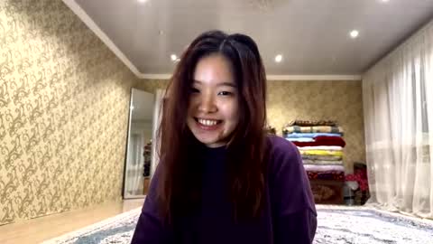 Snapshot of roxiesumas chatting on November 2025 08:30:01 PM Emma online show from November 2025 08:30:01 PM