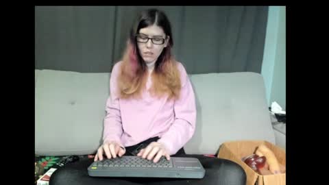 Snapshot of roxihazeleyes chatting on January 2025 05:08:01 PM roxihazeleyes online show from January 2025 05:08:01 PM