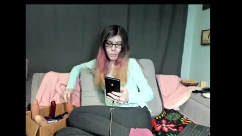 Snapshot of roxihazeleyes chatting on January 2025 06:19:02 AM roxihazeleyes online show from January 2025 06:19:02 AM