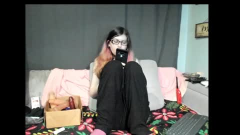 Snapshot of roxihazeleyes chatting on January 2025 10:34:01 AM roxihazeleyes online show from January 2025 10:34:01 AM