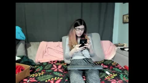 Snapshot of roxihazeleyes chatting on January 2025 01:05:02 AM roxihazeleyes online show from January 2025 01:05:02 AM