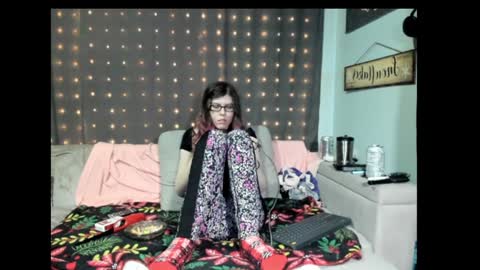 Snapshot of roxihazeleyes chatting on January 2025 08:33:01 PM roxihazeleyes online show from January 2025 08:33:01 PM