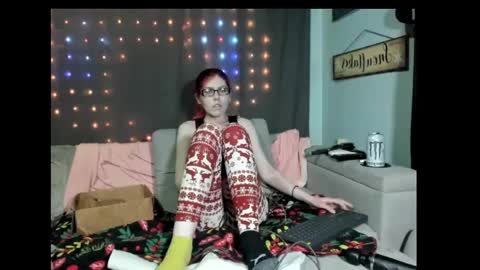 Snapshot of roxihazeleyes chatting on February 2025 01:20:02 AM roxihazeleyes online show from February 2025 01:20:02 AM