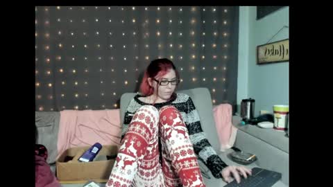 Snapshot of roxihazeleyes chatting on February 2025 10:50:01 AM roxihazeleyes online show from February 2025 10:50:01 AM