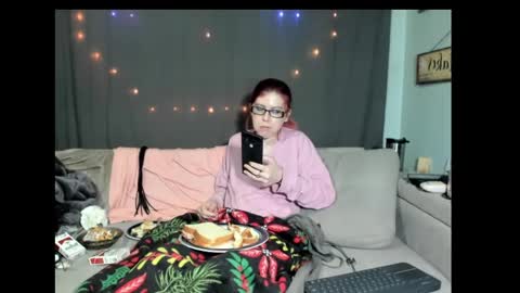 Snapshot of roxihazeleyes chatting on March 2025 09:22:01 AM roxihazeleyes online show from March 2025 09:22:01 AM