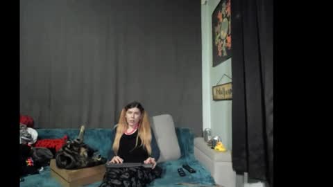 roxihazeleyes online show from November 2025 03:07:01 AM