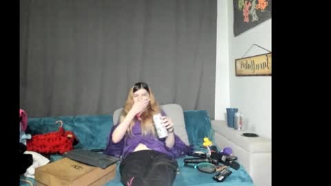 roxihazeleyes online show from January 2026 11:45:02 AM