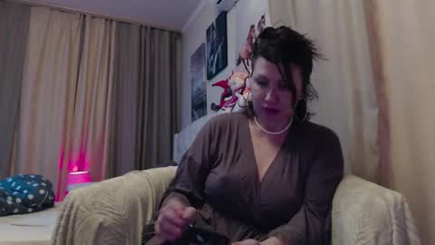 Snapshot of roxolanaa_sexy chatting on December 2025 02:15:01 PM ROXOLANAA SEXY online show from December 2025 02:15:01 PM