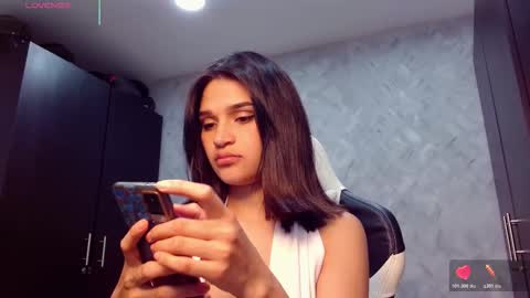 Snapshot of roxxi_2110 chatting on January 2026 03:54:01 AM roxxi_2110 online show from January 2026 03:54:01 AM