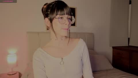 Snapshot of roxxy_mora chatting on April 2026 12:53:01 AM Roxxy online show from April 2026 12:53:01 AM