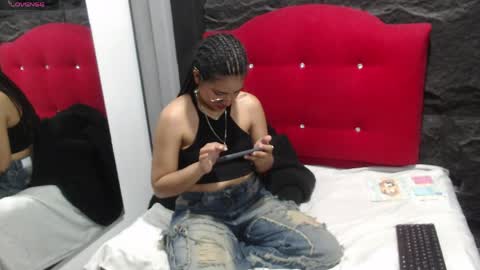 Roxxy  online show from April 2026 01:03:01 AM