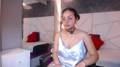 Roxxy  online show from May 2026 07:41:02 PM