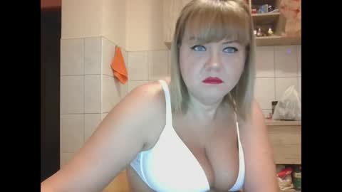 Snapshot of roxy8630 chatting on September 2025 12:05:01 AM roxy8630 online show from September 2025 12:05:01 AM