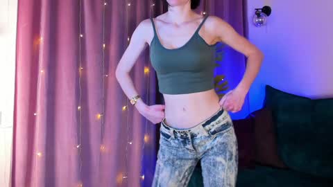 Snapshot of roxy_riot_ chatting on February 2025 04:27:01 AM roxy_riot_ online show from February 2025 04:27:01 AM