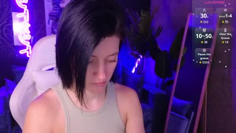 roxy_riot_ online show from April 2026 02:01:01 AM