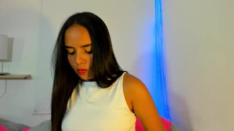 Snapshot of roxy_stone1 chatting on January 2026 07:28:01 PM roxy_stone1 online show from January 2026 07:28:01 PM