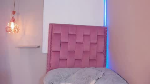 roxy_stone1 online show from May 2026 04:45:01 PM