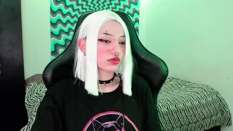 Snapshot of roxy_toxic chatting on December 2024 02:23:01 AM Roxy Independient model Help me to reach 50 thumbs up online show from December 2024 02:23:01 AM